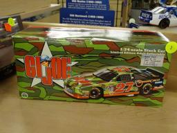 (R1) NASCAR 1:24 COLLECTIBLE DIECAST STOCK CAR; KENNY IRWIN G.I. JOE #27 1997 THUNDERBIRD, GREEN