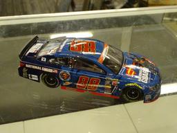 (R2) NASCAR 1:24 SCALE DIECAST COLLECTIBLE MODEL STOCK CAR; #88 NATIONAL GUARD SUPERMAN 2014 CHEVY