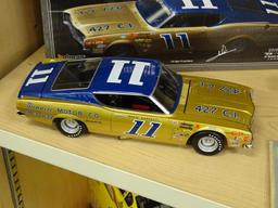 (R2) UNIVERSITY OF RACING LEGENDS 1:24 SCALE DIECAST MODEL CAR; #11 MARIO ANDRETTI 1968 MERCURY