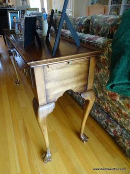 (FAM) STATTON CONSOLE TABLE; MAHOGANY CONSOLE TABLE MADE BY STATTON FURNITURE CO. WITH FRONT AND