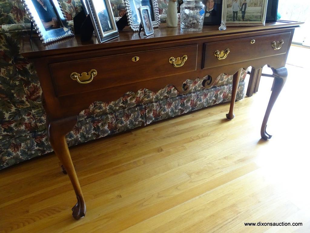 (FAM) STATTON CONSOLE TABLE; MAHOGANY CONSOLE TABLE MADE BY STATTON FURNITURE CO. WITH FRONT AND