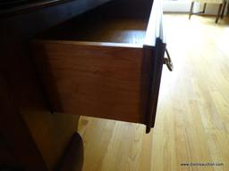 (FAM) STATTON CONSOLE TABLE; MAHOGANY CONSOLE TABLE MADE BY STATTON FURNITURE CO. WITH FRONT AND