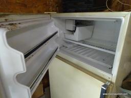 (GAR) REFRIGERATOR; ROPER REFRIGERATOR- RT18BKXKQ00- 31 IN X 29 IN X 64 IN, RUNS WELL