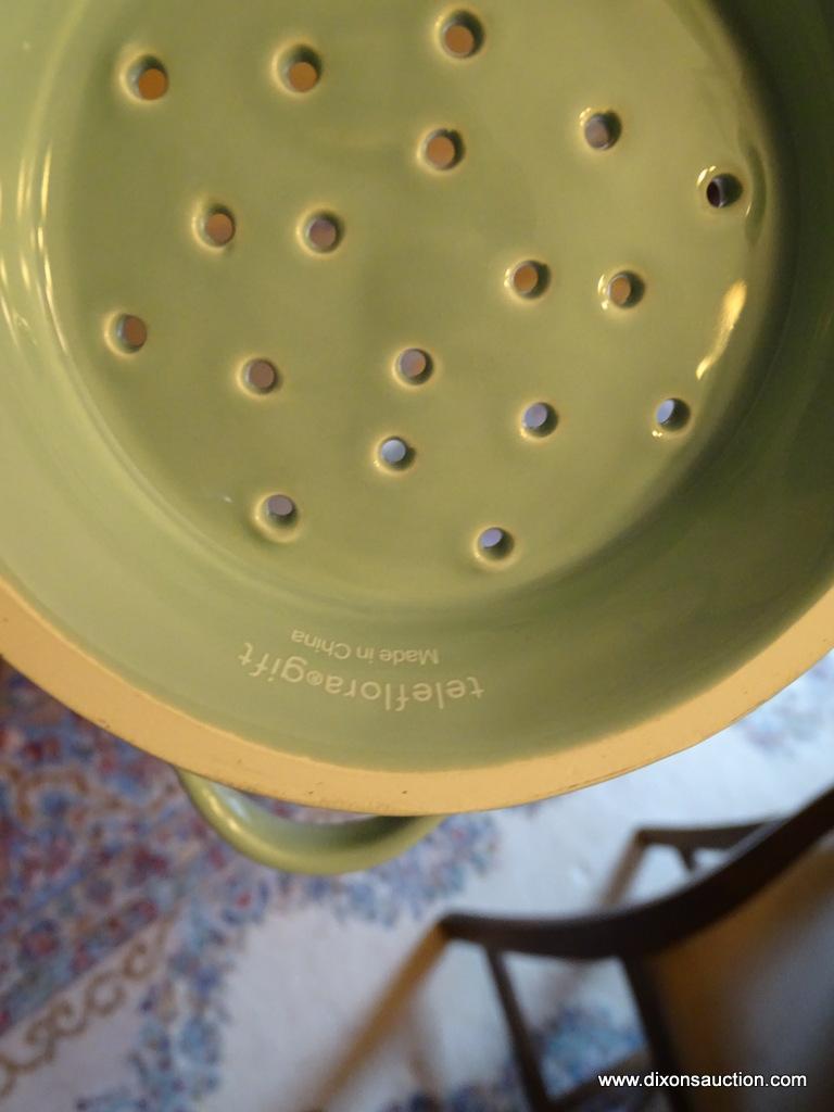 (DR) ASSORTED ITEMS LOT; INCLUDES 8 TOTAL PIECES SUCH AS LIGHT GREEN COLANDER WITH DAISY PATTERN