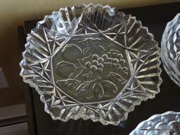 (DR) GLASS BOWLS LOT; INCLUDES 3 TOTAL PIECES SUCH AS A VINTAGE CUBIST PATTERNED BOWL (SIMILAR IN