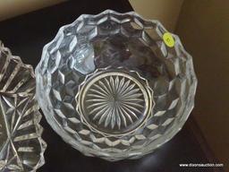 (DR) GLASS BOWLS LOT; INCLUDES 3 TOTAL PIECES SUCH AS A VINTAGE CUBIST PATTERNED BOWL (SIMILAR IN