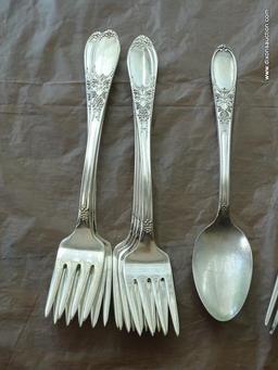 (DR) STERLING FLATWARE BAG LOT; INCLUDES TOTAL OF 25 PIECES, INCLUDING 5 ICED TEA SPOONS AND 7 SALAD