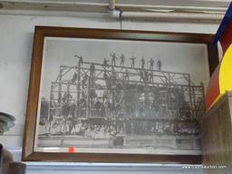 (WSHOP) VINTAGE PHOTOGRAPH; THIS PHOTO IS OF A LARGE GROUP OF AMISH WORKERS AND THEIR FAMILIES