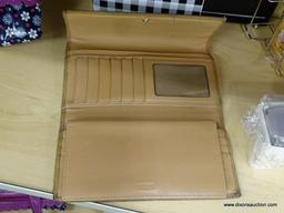 (R6B) ASSORTED ITEMS LOT; TOTAL OF 5 PIECES INCLUDING COACH "C" LOGO TAN CHECKBOOK WALLET (USED, HAS