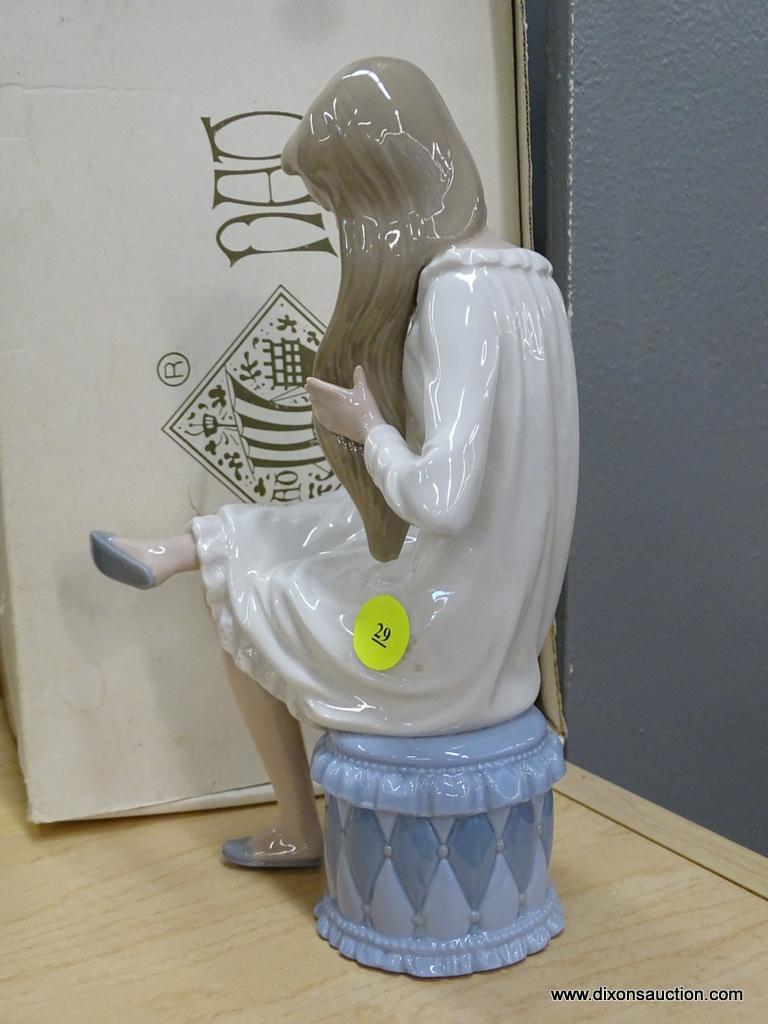 (R6B) LLADRO "NAO" FIGURINE; #282, "GIRL SITTING COMBING HAIR". WITH ORIGINAL BOX. STATUE MEASURES