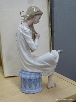 (R6B) LLADRO "NAO" FIGURINE; #282, "GIRL SITTING COMBING HAIR". WITH ORIGINAL BOX. STATUE MEASURES