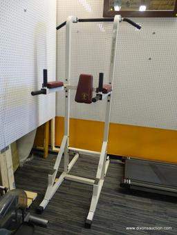 GOLD'S GYM MILLENIUM SERIES FREE-STANDING POWER TOWER 2500 EXERCISE STATION; IS IN GOOD CONDITION