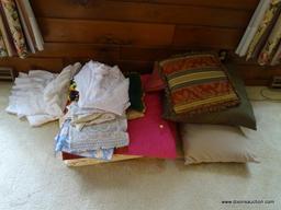 (MBR) LOT OF ASSORTED LINENS; LARGE LOT TO INCLUDE A PINK QUILTED BLANKET, ROOSTER PLACEMATS,
