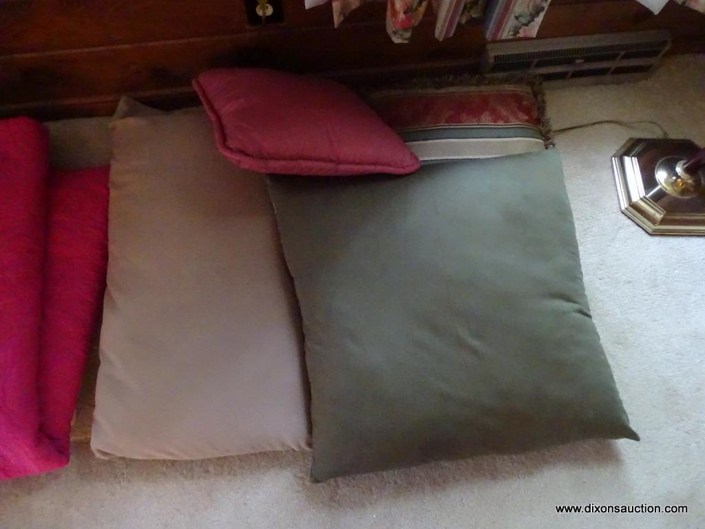 (MBR) LOT OF ASSORTED LINENS; LARGE LOT TO INCLUDE A PINK QUILTED BLANKET, ROOSTER PLACEMATS,