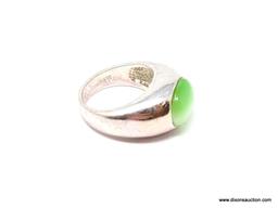 .925 STERLING SILVER LARGE GREEN CAT'S EYE RING; GORGEOUS .925 STERLING SILVER RING WITH STUNNING