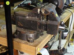 MACHINIST VISE; COLUMBIAN MACHINIST'S VISE WITH SWIVEL BASE. IS IN GOOD USED CONDITION. SIMILAR