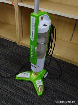 BISSELL HARD FLOOR VACUUM; GREEN AND WHITE HARD FLOOR EXPERT BISSELL VACUUM WITH POWERFUL CYCLONIC