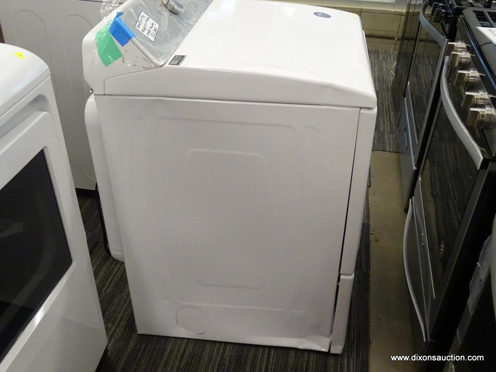 Maytag 7.4-cu ft Gas Dryer (White)