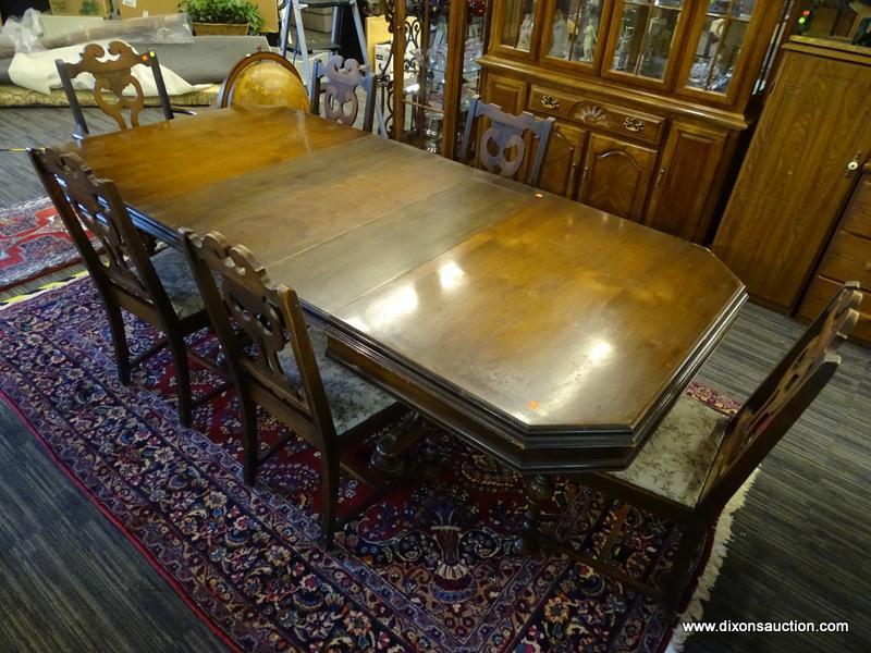 DINING ROOM TABLE WITH 6 CHAIRS; SET OF MAHOGANY DINING ROOM TABLE WITH 6 FIDDLEBACK CHAIRS WITH