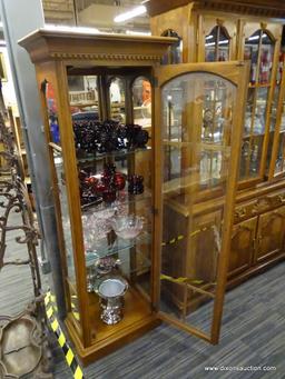 WOODEN DISPLAY CABINET; OAK DISPLAY CABINET WITH A GLASS CABINET DOOR WITH WOOD DETAILING AND A