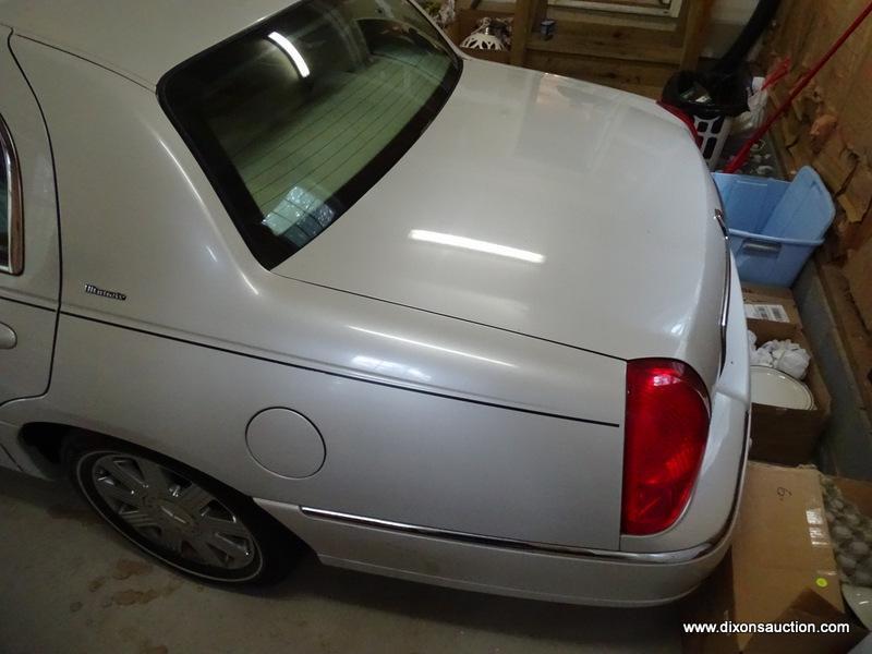 2004 LINCOLN CAR; 2004 LINCOLN ULTIMATE 4 DOOR SEDAN WITH 123,862 MILES, WHITE WITH LIGHT GRAY