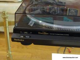 (LR) TURNTABLE; TECHNICS TURNTABLE- MODEL- SL-DD33