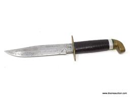 ORIGINAL BOWIE KNIFE; ORIGINAL BOWIE KNIFE FROM SOLINGEN GERMANY IN LOCKING LEATHER SHEATH. MEASURES