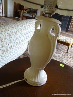 (FAM) FLOWER VASE TABLE LAMP; TABLE LAMP WITH A FLOWER VASE BASE THAT HAS FLOWERS PAINTED ON THE