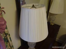 (BR) PAIR OF CUT GLASS TABLE LAMPS; 2 MATCHING TABLE LAMPS WITH CUT GLASS FAN DETAILING SITTING ON A