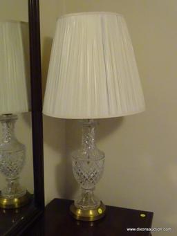 (BR) PAIR OF CUT GLASS TABLE LAMPS; 2 MATCHING TABLE LAMPS WITH CUT GLASS FAN DETAILING SITTING ON A