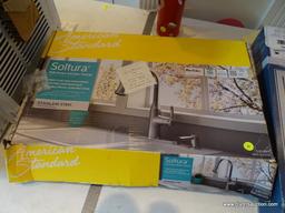 SOLTURA PULL-DOWN KITCHEN FAUCET. ITEM HAS BEEN USED IN THE ORIGINAL BOX.