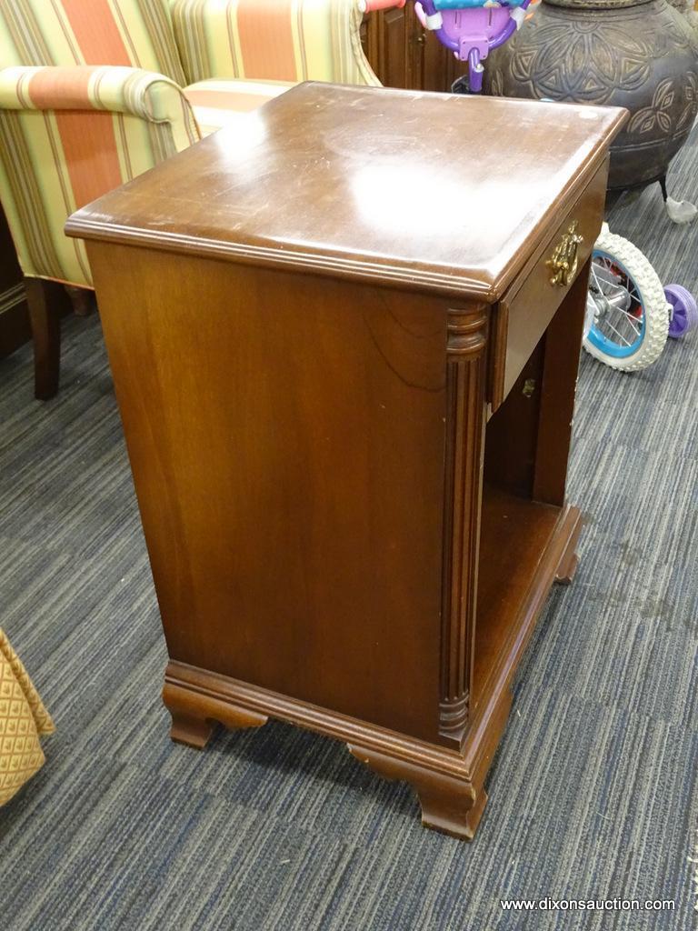 ETHAN ALLEN END TABLE; SOLID AFRICAN MAHOGANY END TABLE WITH REEDED CARVED DETAILING ALONG THE SIDE,