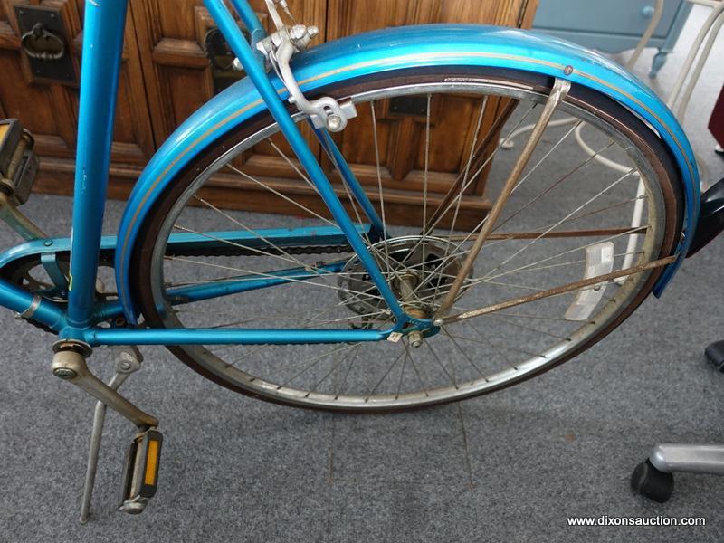 (R4) VINTAGE 3-SPEED BIKE; VINTAGE SCHWINN WORLD TOURIST 27 IN 3-SPEED BIKE. IN GOOD CONDITION, WITH