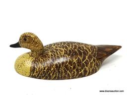 PINTAIL HEN DECOY. WILDFLOWER DECOY CO. PINE BODY. FLAT BOTTOM. PROFESSIONALLY RESTORED PAINT.