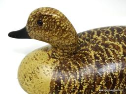 PINTAIL HEN DECOY. WILDFLOWER DECOY CO. PINE BODY. FLAT BOTTOM. PROFESSIONALLY RESTORED PAINT.