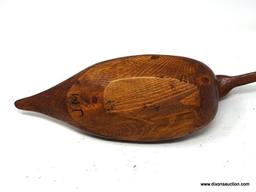 SOLID BODY WOOD DUCK DECOY. SIGNED JIM MANNING. NATURAL FINISH. FEATHER CARVED RELIEF. MOVABLE HEAD.