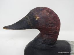 SOLID BODY CANVASBACK. SOLID BODY. FLATTENED, SHARPLY TAPERED BODY. ORIGINAL PAINT. PAINTED EYES.