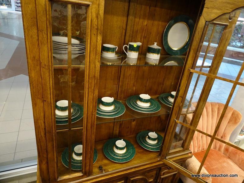 (WINDOW) SET OF RETRONEU IMPERIAL COLLECTION MALACHITE 488 CHINA; LOT INCLUDES 7 DINNER PLATES, 7