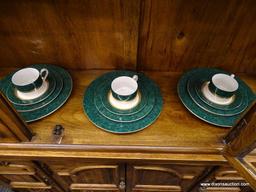 (WINDOW) SET OF RETRONEU IMPERIAL COLLECTION MALACHITE 488 CHINA; LOT INCLUDES 7 DINNER PLATES, 7