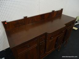 FEDERAL STYLE SIDEBOARD; BURLED WALNUT SIDEBOARD WITH A RAISED BACK, 5 TOP DRAWERS, A CABINET ON THE