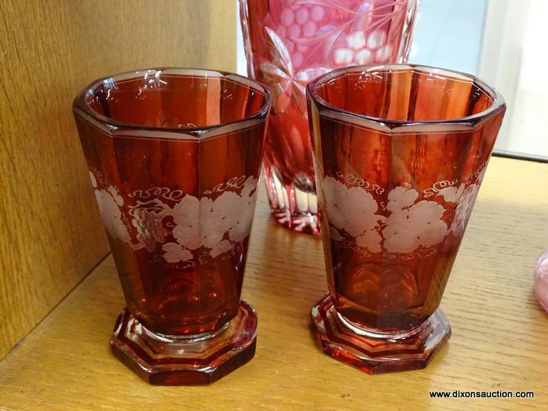 (R1) LOT OF GLASSWARE; 7-PIECE LOT OF ROSE-TINTED GLASSWARE TO INCLUDE A PAIR OF RED DRINKING