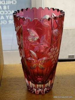 (R1) LOT OF GLASSWARE; 7-PIECE LOT OF ROSE-TINTED GLASSWARE TO INCLUDE A PAIR OF RED DRINKING