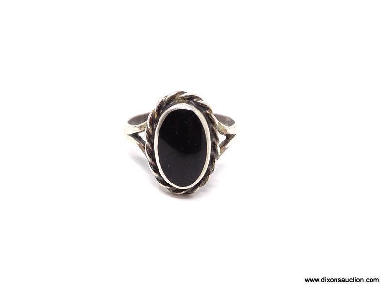 LADIES STERLING SILVER AND ONYX RING; BLACK ONYX OVAL SHAPED CENTER STONE ON A STERLING SILVER BAND.