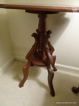 (LR) VICTORIAN TABLE; WALNUT VICTORIAN TABLE WITH A TURNED STEM AND 4 BRACKET DETAILED LEGS.