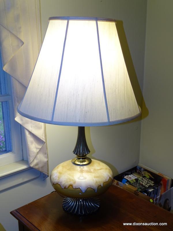 (LR) PAIR OF TABLE LAMPS; 2 PIECE SET OF BROWN GLAZED CERAMIC TABLE LAMPS WITH A BRASS, SHELL LIKE