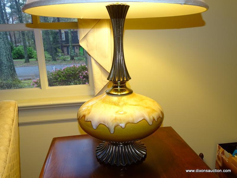 (LR) PAIR OF TABLE LAMPS; 2 PIECE SET OF BROWN GLAZED CERAMIC TABLE LAMPS WITH A BRASS, SHELL LIKE