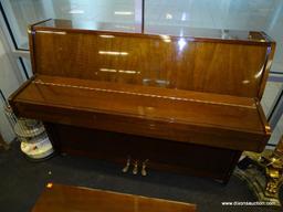 (R1) KAWAI UPRIGHT PIANO AND BENCH; MAHOGANY, KAWAI UPRIGHT PIANO WITH MUSIC STAND AND PIANO BENCH