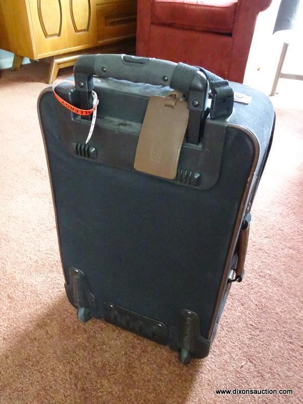 (DR) PAIR OF SUITCASES; 2 PIECE LOT TO INCLUDE A BLUE SAMSONITE SUITCASE (19" X 9" X 27") AND A DARK