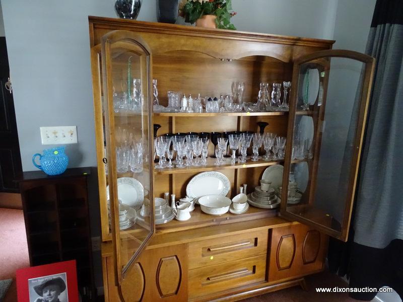 (DR) YOUNG MANUFACTURING CO. CHINA CABINET; MID CENTURY MODERN, 2 PC, WALNUT CHINA CABINET. HAS 2