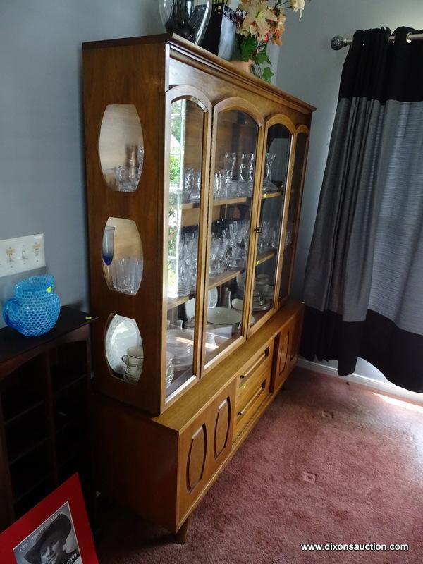 (DR) YOUNG MANUFACTURING CO. CHINA CABINET; MID CENTURY MODERN, 2 PC, WALNUT CHINA CABINET. HAS 2